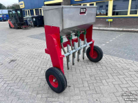 Autres matériel et accessoires d´arboriculture  Elco rijenstrooier boomkwekerij gebruikt