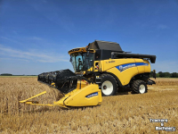 Moissonneuse batteuse New Holland CX 8.70
