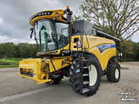 Moissonneuse batteuse New Holland CX 8.70