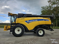 Moissonneuse batteuse New Holland CX 8.70