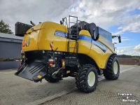 Moissonneuse batteuse New Holland CX 8.70