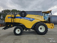 Moissonneuse batteuse New Holland CX 8.70