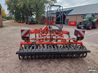 Cultivateur Kuhn L300T met Kuhn SH201