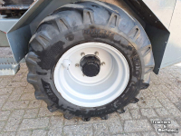 Chargeuse sur pneus Giant G3500
