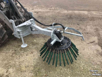 Chargeuse sur pneus Heuvelmans onkruidborstel Giant