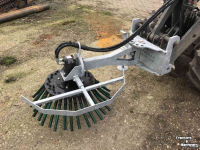 Chargeuse sur pneus Heuvelmans onkruidborstel Giant