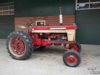 Tracteur International Farmall 560