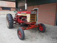 Tracteur International Farmall 560