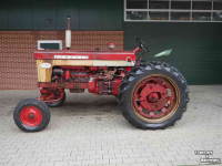 Tracteur International Farmall 560