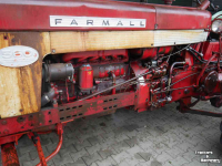 Tracteur International Farmall 560