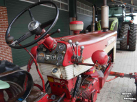 Tracteur International Farmall 560