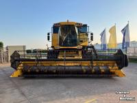 Moissonneuse batteuse New Holland CS 6080 Combine