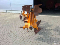 Charrues Huard 3 schaar wentel ploeg