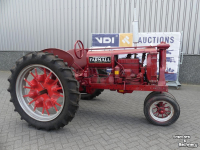 Tracteurs anciens  Mc Cormick Farmall F12