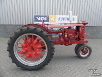 Tracteurs anciens  Mc Cormick Farmall F12