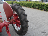 Tracteurs anciens  Mc Cormick Farmall F12