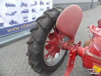 Tracteurs anciens  Mc Cormick Farmall F12