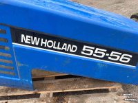 Pièces d‘occasion pour tracteurs New Holland 55-56 motorkap + delen gebruikt