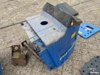 Pièces d‘occasion pour tracteurs New Holland 55-56 motorkap + delen gebruikt