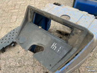 Pièces d‘occasion pour tracteurs New Holland 55-56 motorkap + delen gebruikt