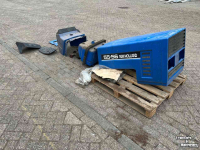 Pièces d‘occasion pour tracteurs New Holland 55-56 motorkap + delen gebruikt