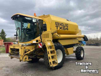 Moissonneuse batteuse New Holland TX64