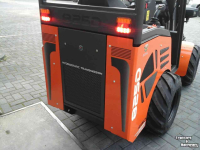 Chargeuse sur pneus Cast 825 D