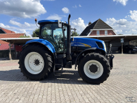 Tracteur New Holland T7030 PowerCommand. Fronthef, Vooras vering, 40km.