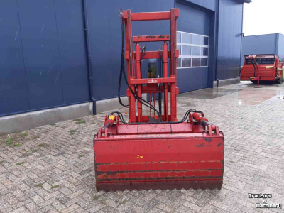 Coupe-blocs d'ensilage Strautmann 232
