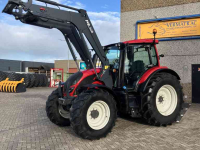 Tracteur Valtra N 134H5 Hitech vol geveerd lucht Frontlader Manip 120  3692u