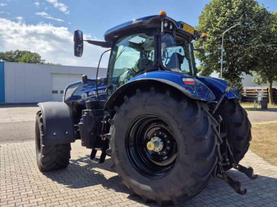 Tracteur New Holland T7.230 PC 40-eco, Lucht, Fronthef, geveerde cvooras en cabine BluePower