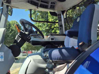 Tracteur New Holland T7.230 PC 40-eco, Lucht, Fronthef, geveerde cvooras en cabine BluePower