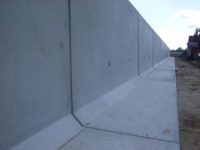 Silo-couloir / Accessoires  Betonnen keerwanden voersilo