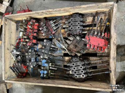 Pièces d‘occasion diverse  Ventielenblokken, Bodemkabel, Hydrauliek, diversen