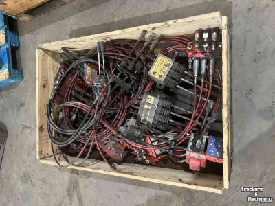 Pièces d‘occasion diverse  Ventielenblokken, Bodemkabel, Hydrauliek, diversen