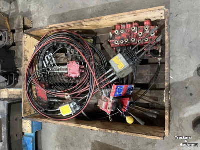 Pièces d‘occasion diverse  Ventielenblokken, Bodemkabel, Hydrauliek, diversen
