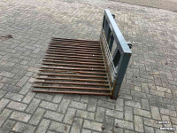 Godet de chargeur frontal Hemach 1.50