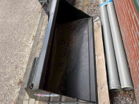 Godets chargeur Qmac Qmac Grondbak mini 120cm. laadbak evt. met ander aanbouwdelen