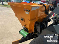 Épandeur de sciure pour des logettes Giant ZV600LF
