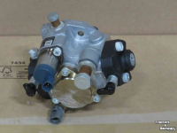 Chargeuse compacte Kubota Brandstofpomp SVL90-2 Parts nr:47668544