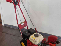 Coupeuse automotrice de gazon  4G7P