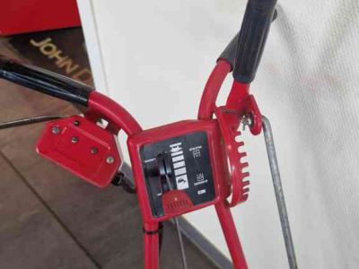 Coupeuse automotrice de gazon  4G7P