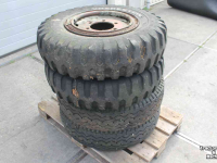Roues, Pneus, Jantes, Barillets Jumelage Vredestein 9.00-16 Nato legerbanden op ringvelg 6-gaats wielen