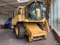 Moissonneuse batteuse New Holland TX62