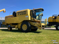 Moissonneuse batteuse New Holland TX62