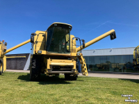 Moissonneuse batteuse New Holland TX62