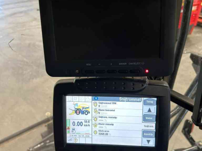 Ensileuse automotrice New Holland FR9060 + NH 300 FP & NH 450