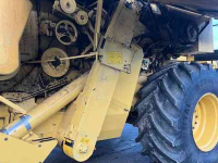 Moissonneuse batteuse New Holland TX 67