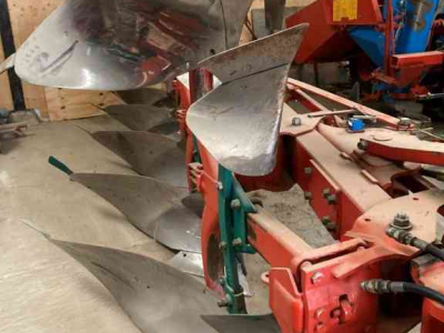 Charrues Kverneland EG 100 5 schaar ploegen