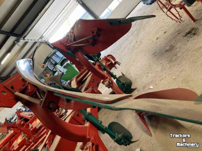 Charrues Kverneland EG 100 5 schaar ploegen